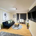 Three Bedrooms Three Bathrooms Sweet Flat