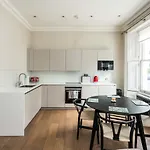 Cosy And Stylish Notting Hill Apartment For 2