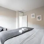 Kennington Apartment D/Apartment