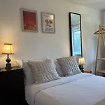 Great 2 Bedrooms Apartment 15 Mins From The Centre