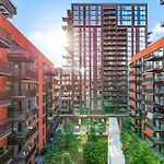 Central London Stay-Fabulous Ultra-Central London Luxury Designer Two Bedroom-Pool-Gym-Full Ac