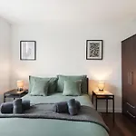 Modern & Spacious 3 Bed With Free Parking & Lift In Shoreditch, Next To Station
