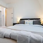 Charming London Apartment With 2 Bedrooms