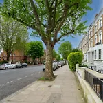 Charming London Apartment With 2 Bedrooms