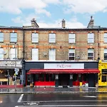 Spacious 2-Bedroom Apartment In Balham