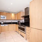Central 2 Bed With Large Terrace