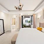 Sg, Knightsbridge Residence With Garden Terrace By Harrods