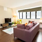 Comfortable 1Br, 2 Mins From Monument Station!