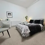 Great London Flat - Modern & Spacious - 5 Mins From Piccadilly Line Tube Station