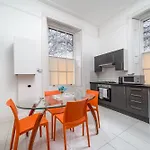 Larger Groups Stay Close To London O2 Arena Excel Canary Wharf With Wifi And Parking Within Mins Walk To Drl & Jubilee Line