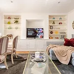 Grand Design Deluxe Suite By Buckingham Palace