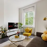 Hyde Park Nottingin Arty Flat