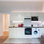Apartment Gloucester Gardens