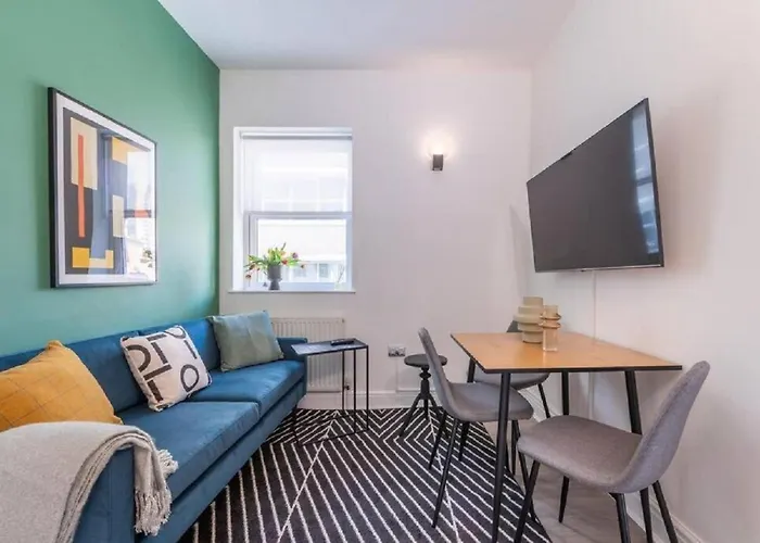Stunning One Bedroom in Business District M-10