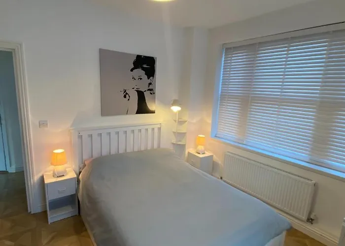 Spacious 1 Bedroom Flat In London