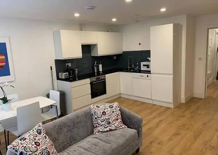 Apartment S-W-4 London