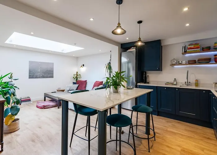 Beautiful Two Bed Abode In South West London