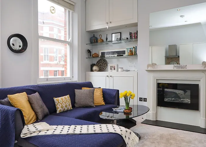 Cosy Kensington Flat, 2 Min To Tube