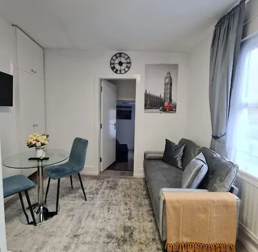 Stylish And Spacious 1 Bedroom Kensal Green Tube 1A