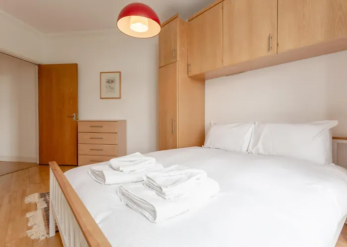 Large & Central 2Bd Flat - Tower Hill