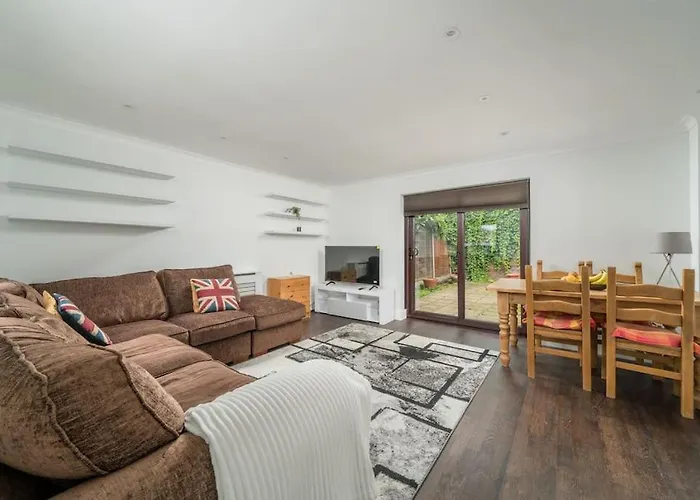 Gorgeous House, 5 Beds, Amazing Transport Links