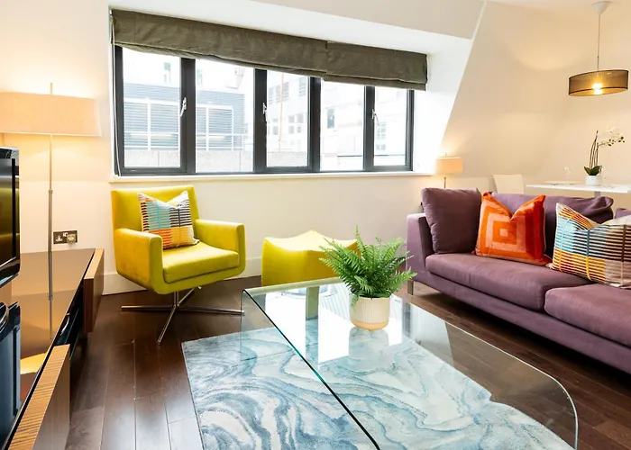 Comfortable 1Br, 2 Mins From Monument Station!