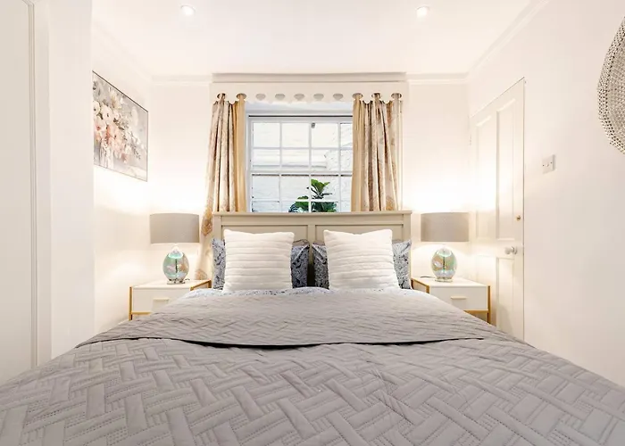 Grand Design Deluxe Suite By Buckingham Palace