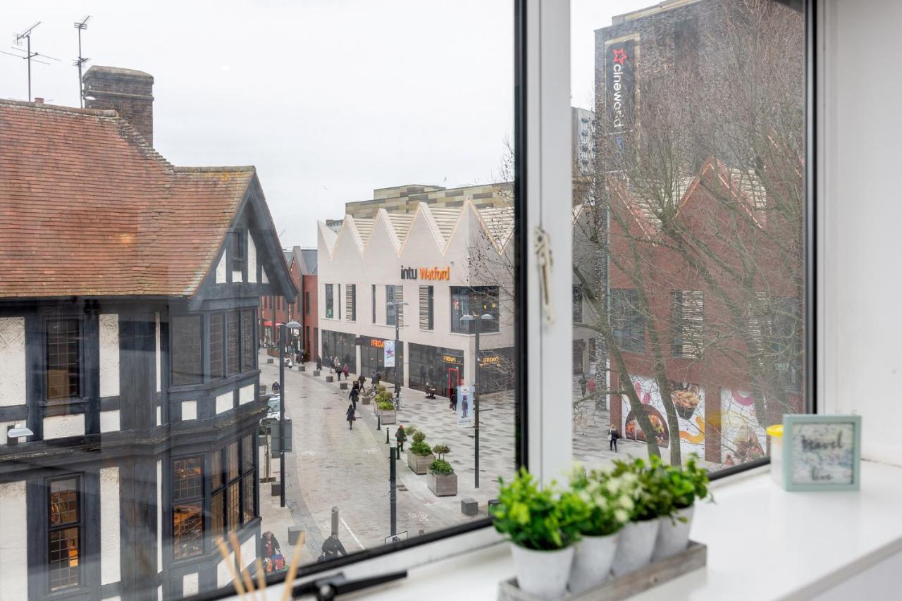 Watford Town Centre Serviced Apartment: Flexible Beds & Free Entertainment Apartment *