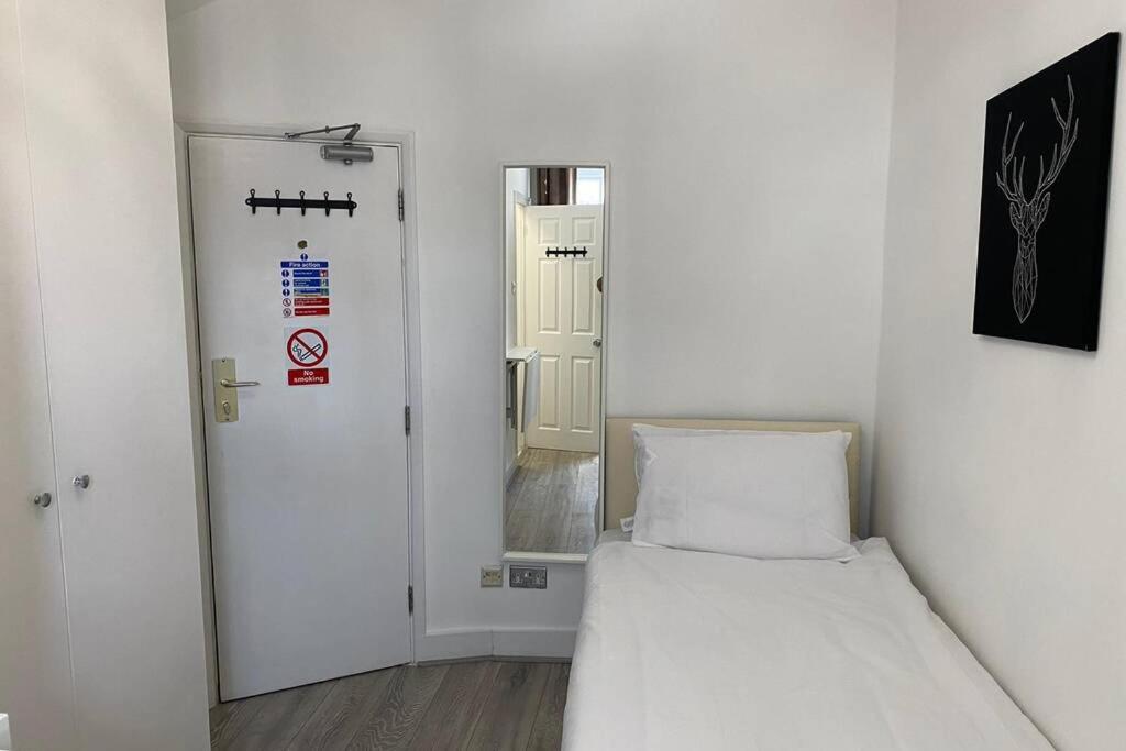 F19- Bright Studio For 1 Near Paddington Apartment London