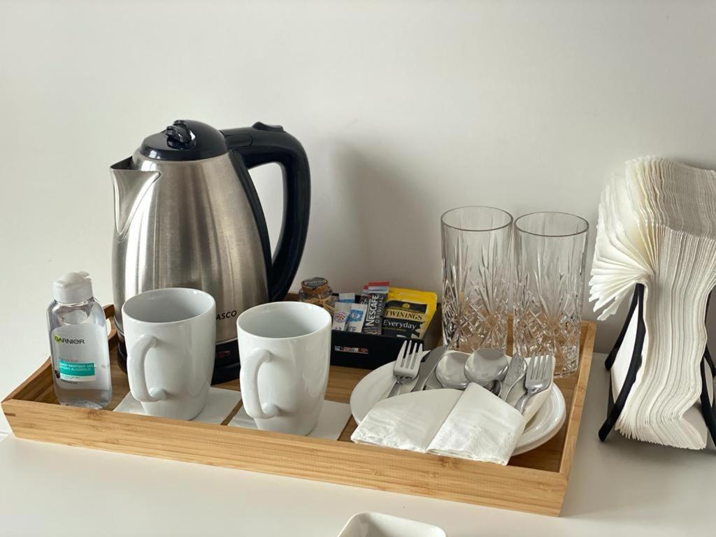 Spacious Modern Ensuite Bedroom Airport Homestay *