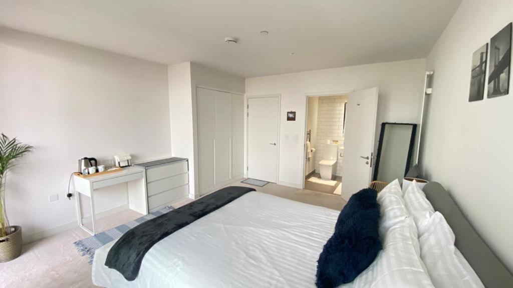 Homestay Spacious Modern Ensuite Bedroom Airport London