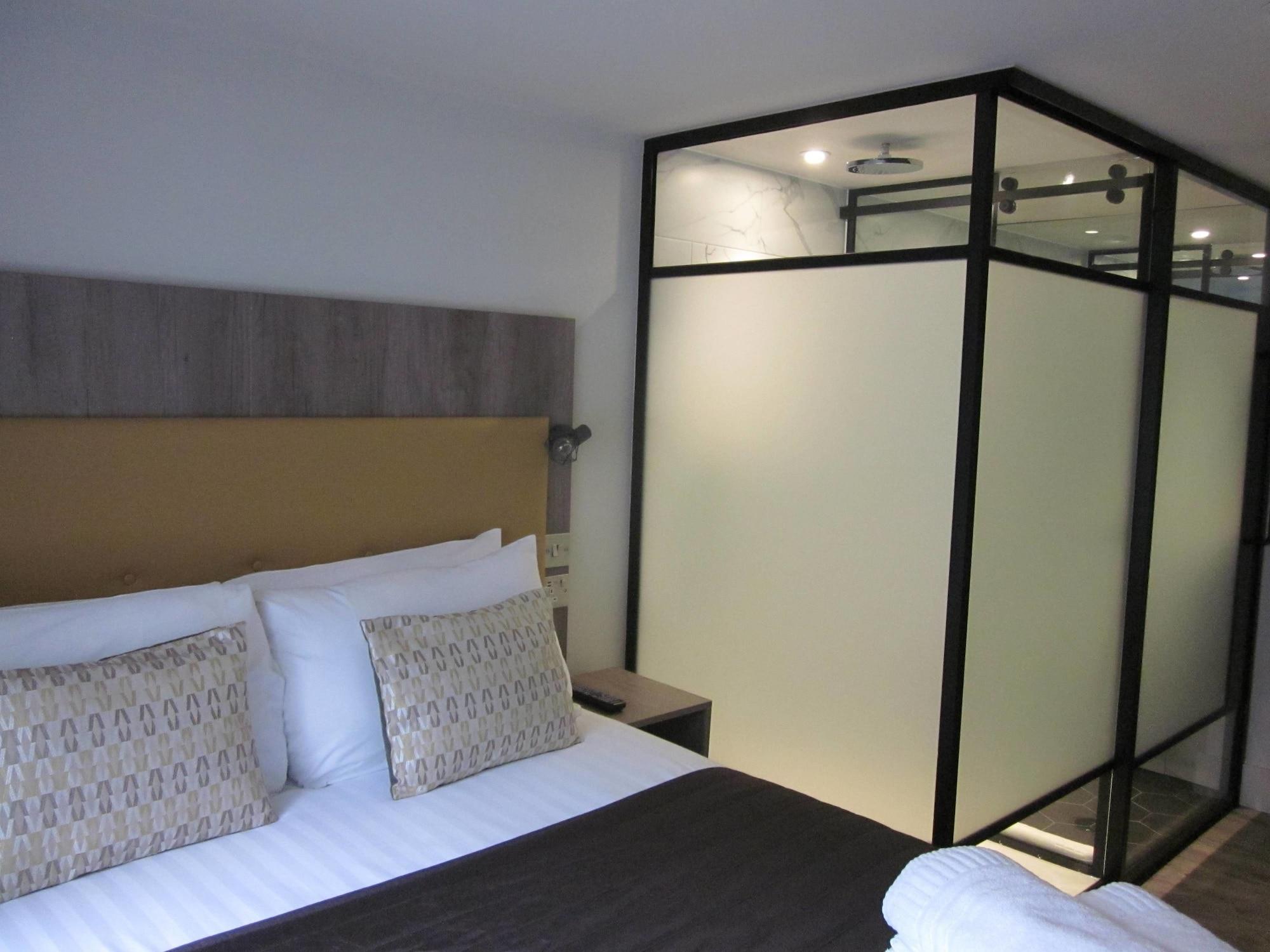 Euston Square 3*
