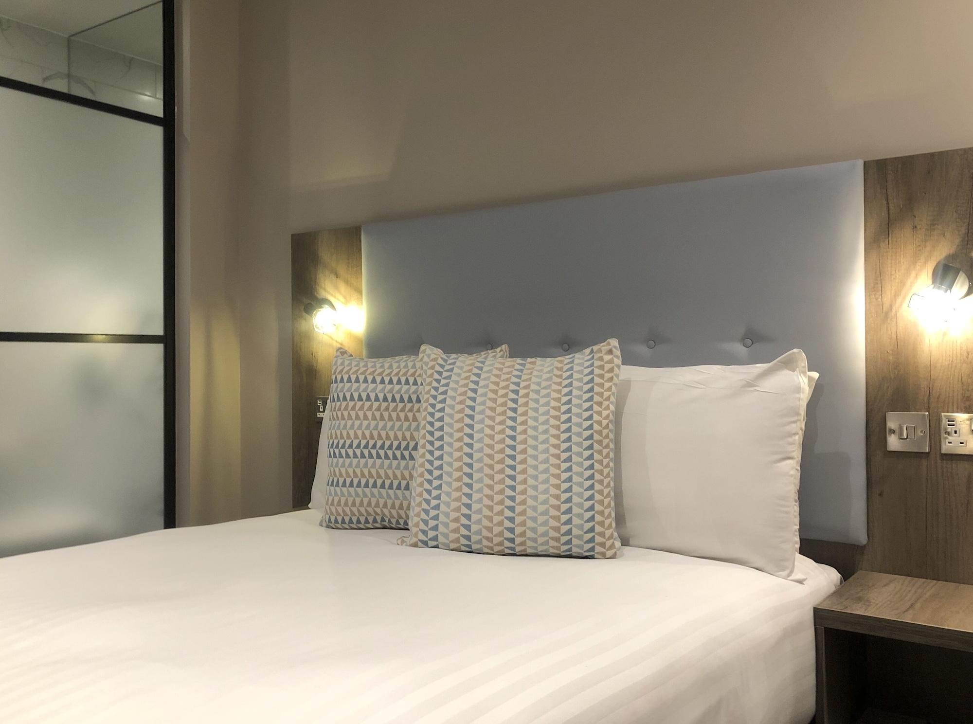 Euston Square 3*