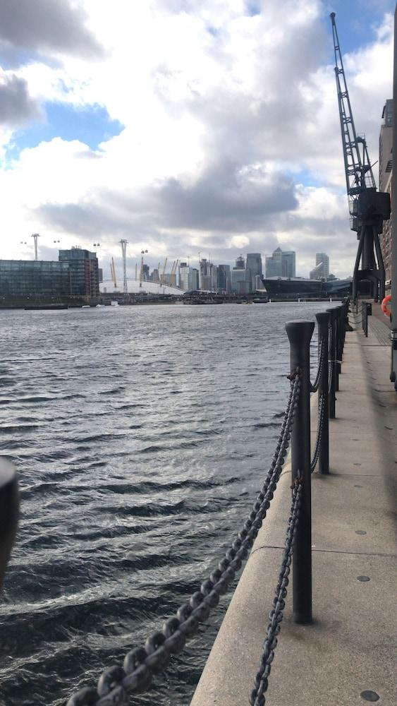 Dockside At Excel Aparthotel