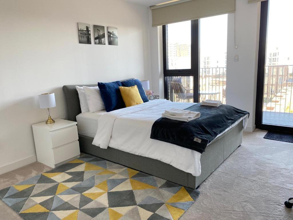 Spacious Modern Ensuite Bedroom Airport Homestay *