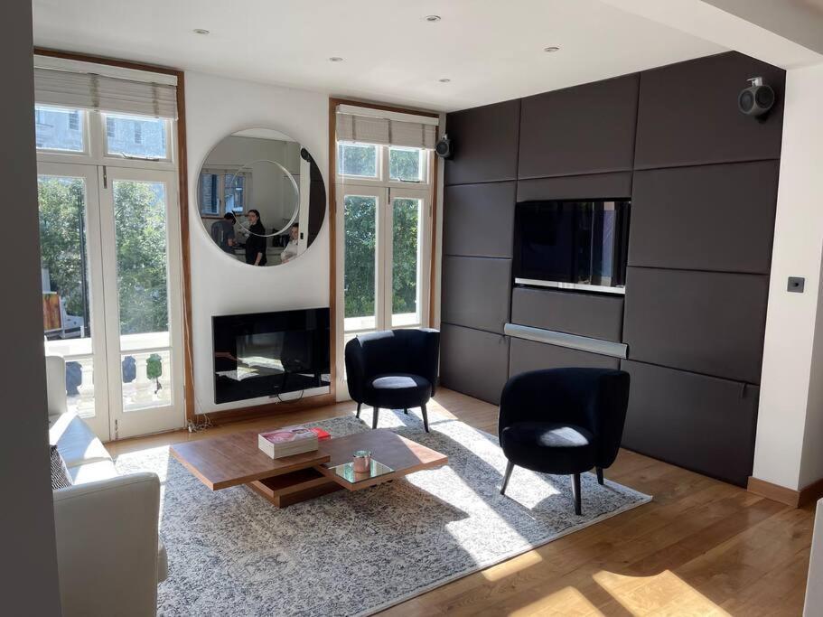 Designer 2 Bedroom Pimlico Apartment