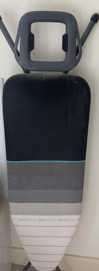 Spacious 1 Bedroom Flat In *