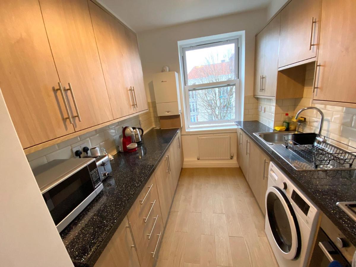 Spacious 1 Bedroom Flat In *