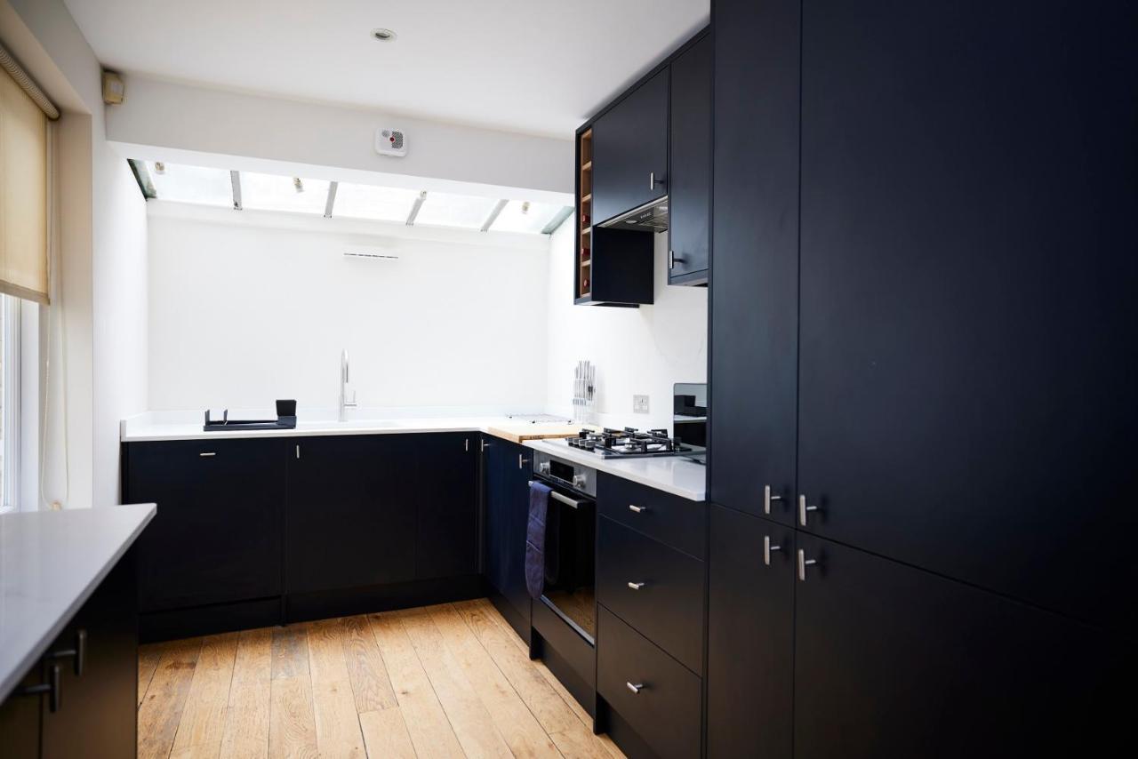 The South Kensington Wonder - Trendy 3bdr House With Garden Apartment London