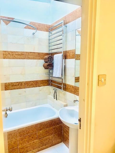 Holiday home Modern Detached House London