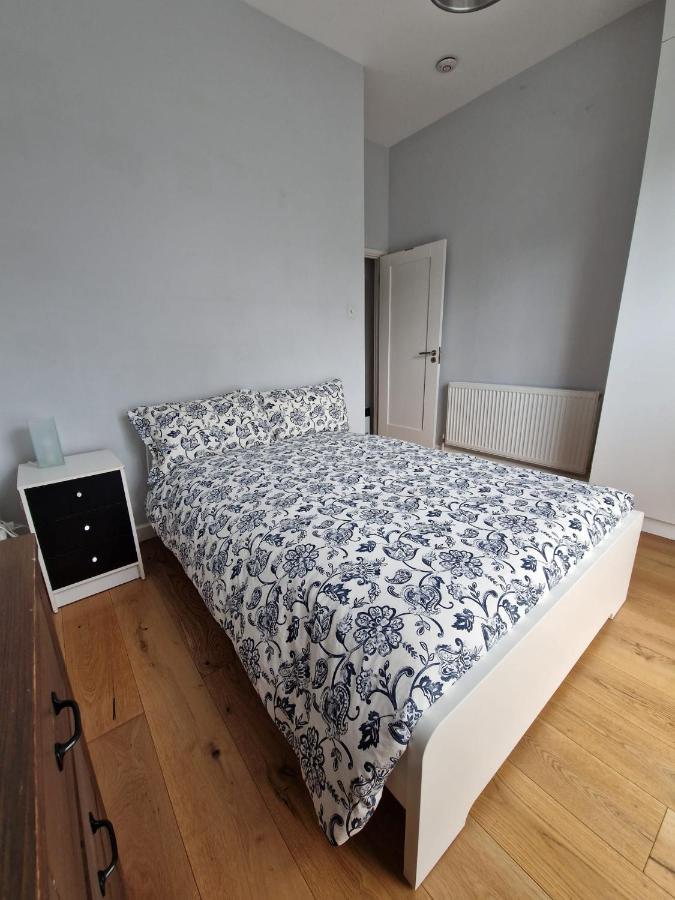 Hospedagem domiciliar Garden 20 Min Walk From Camden Town & Kings Cross St Pancras
