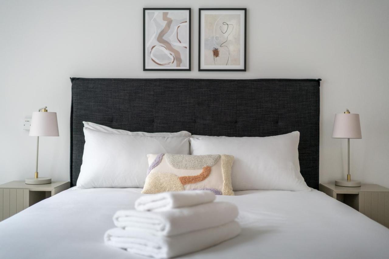 Joivy Stylish 3 Bed, 3 Bath House With Private Courtyard In Chelsea Holiday home London