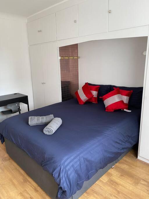018- Premium Location Regent Park Radley House Apartment London