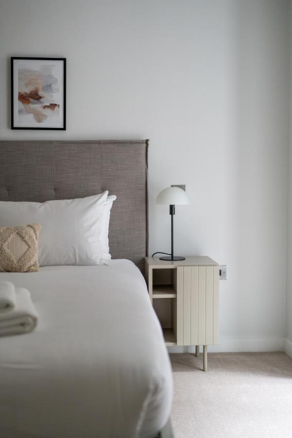 Joivy Stylish 3 Bed, 3 Bath House With Private Courtyard In Chelsea * London