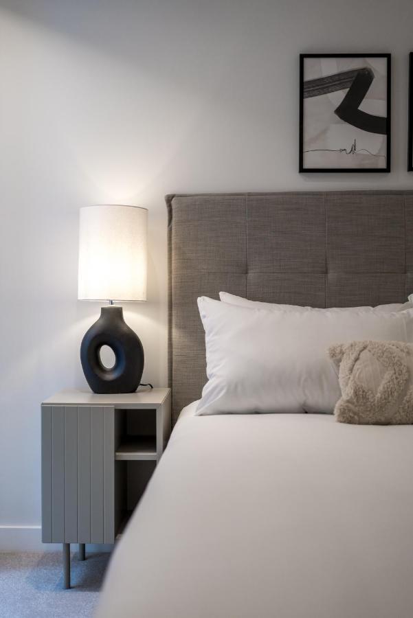 Joivy Stylish 3 Bed, 3 Bath House With Private Courtyard In Chelsea Holiday home London