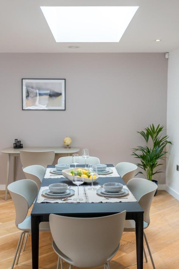 Joivy Stylish 3 Bed, 3 Bath House With Private Courtyard In Chelsea Holiday home