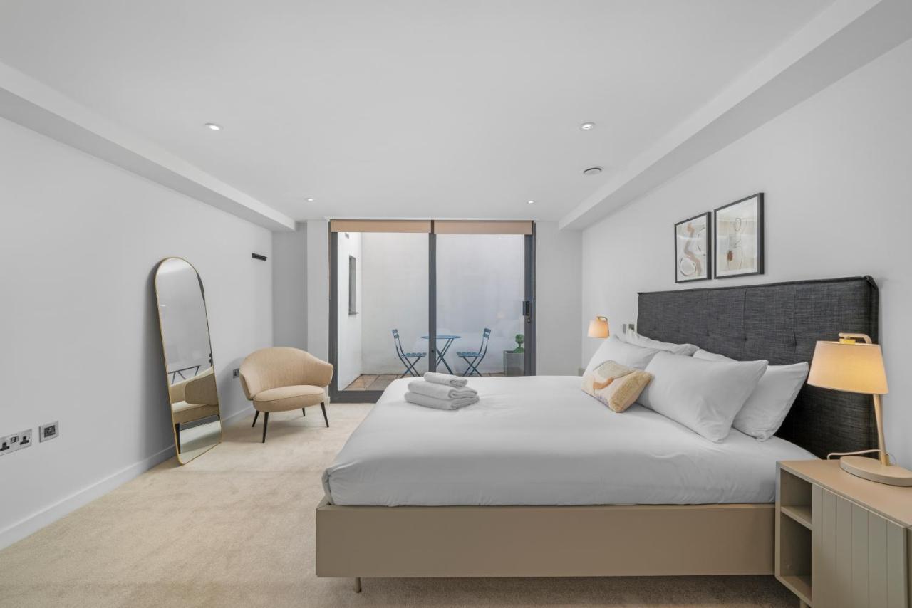 Joivy Stylish 3 Bed, 3 Bath House With Private Courtyard In Chelsea Holiday home
