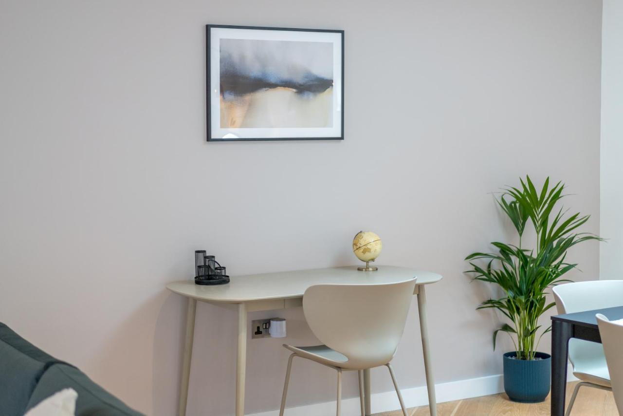 Joivy Stylish 3 Bed, 3 Bath House With Private Courtyard In Chelsea Holiday home