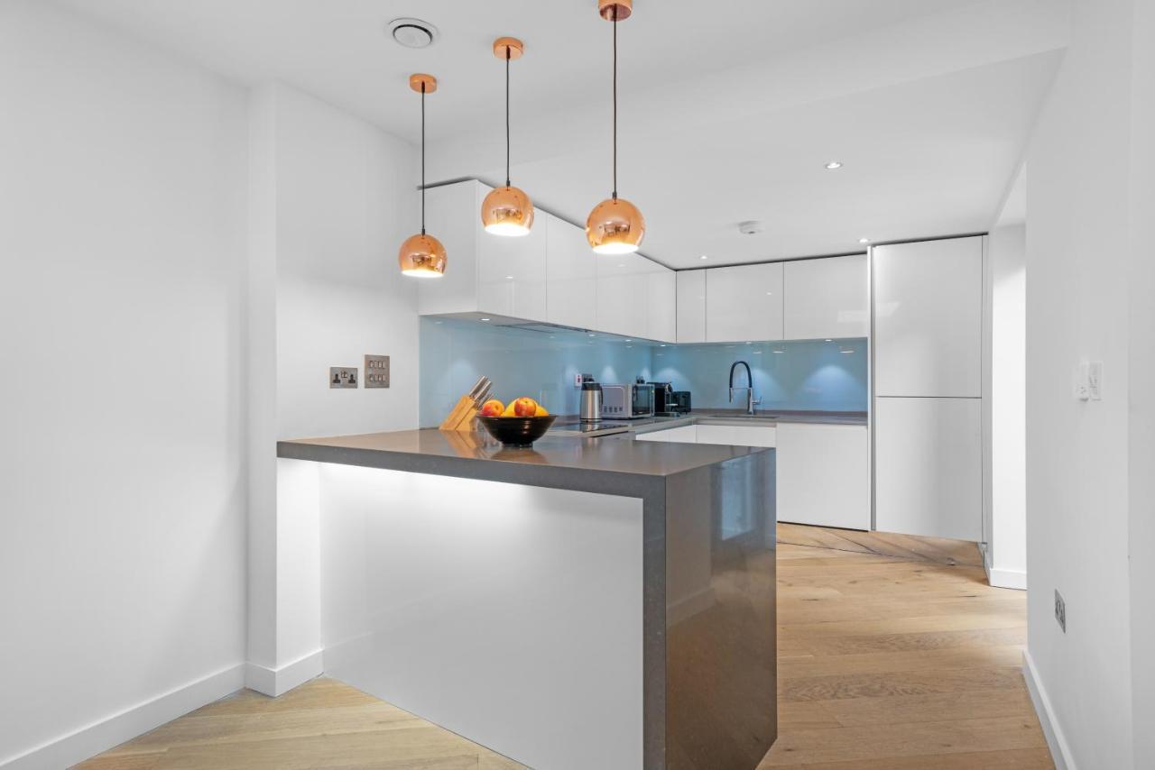Joivy Stylish 3 Bed, 3 Bath House With Private Courtyard In Chelsea Holiday home London