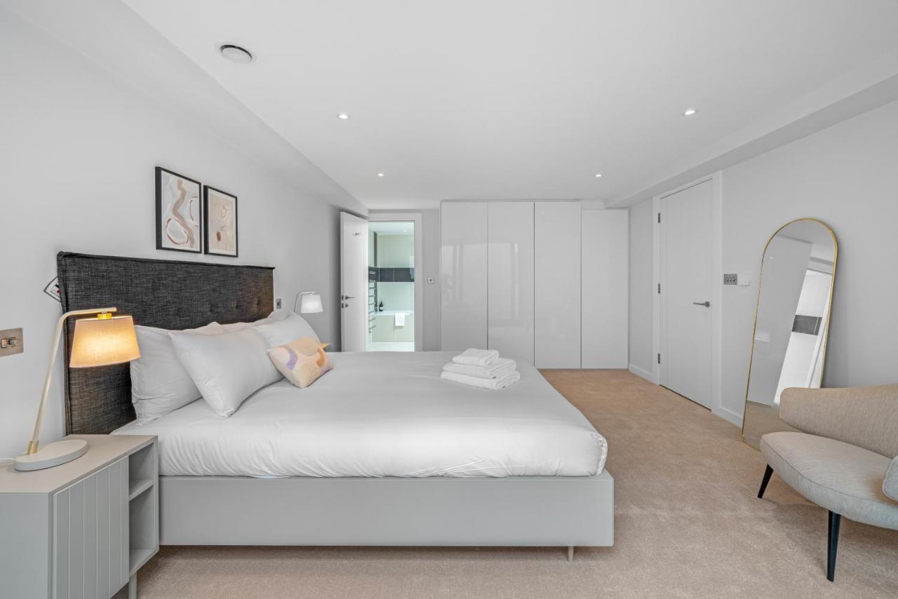 Joivy Stylish 3 Bed, 3 Bath House With Private Courtyard In Chelsea Holiday home London